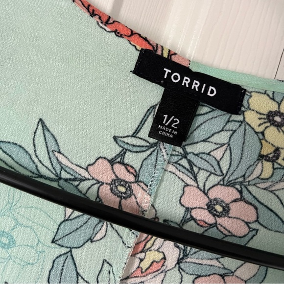 Torrid Crepe Shirttail Kimono Size 1/2 - Picture 5 of 10